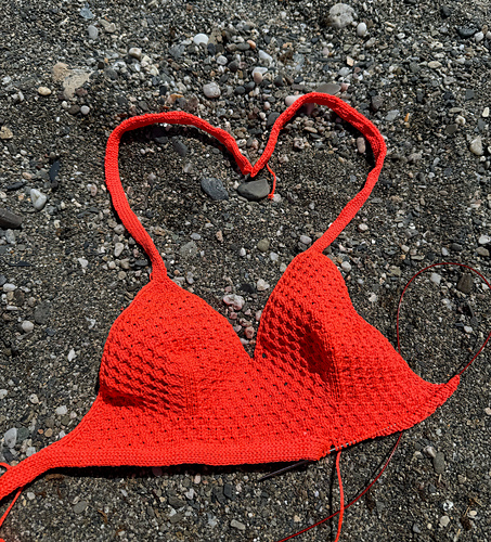 Ravelry Honey bikini top pattern by Bjørheim