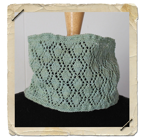 Simple Diamond Cowl
