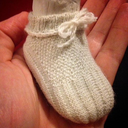 Baby's Shoes (A very pretty pattern)