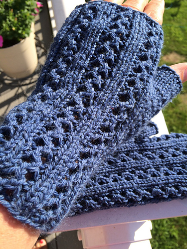 Alexandria Lace Mitts