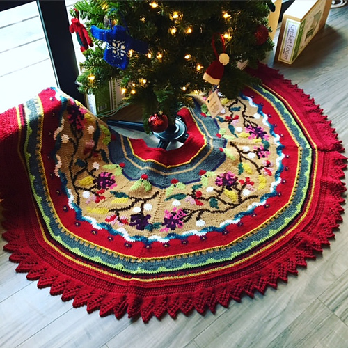 Ravelry KnotAnotherHat's Tree skirt for the Smiths!