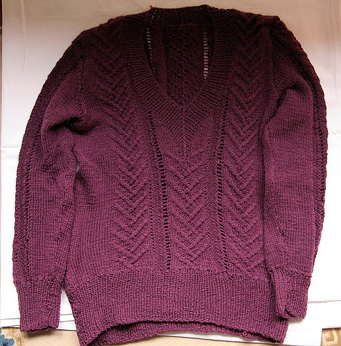 # 17 V-Pulli mit Reliefstrukturen