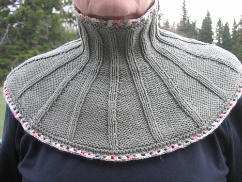 98-34 Neck warmer with border and flower photo 3