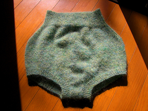 Woolen Pants (毛糸のパンツ) - byxingfuFlickr