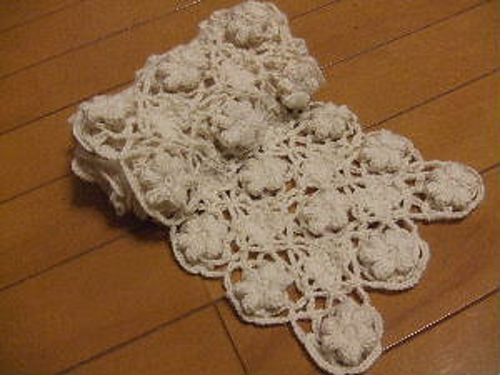 l. Flower Motif and Mesh Scarf (花モチーフとネット編みのマフラー)