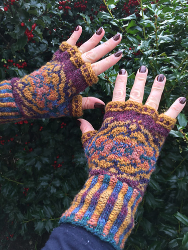 Mary Tudor Fingerless Gloves