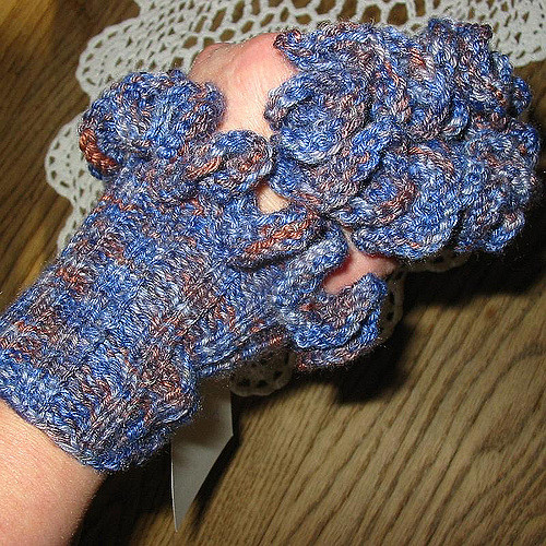 Vieux Rouets Ruffled Wrist Warmers photo 4