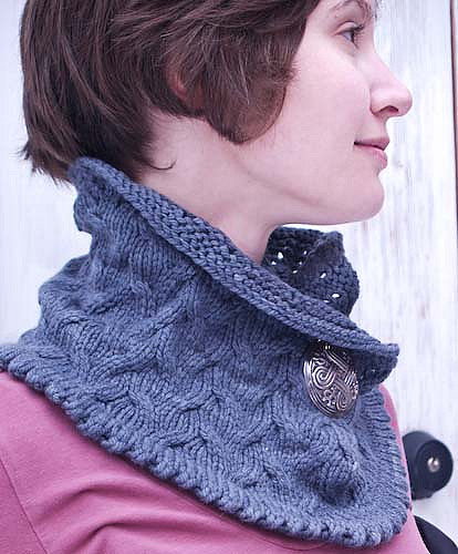 Queen of Shadows Fingerless Gloves & Cowl photo 3