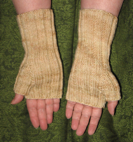 Framed Cable Fingerless Mitts photo 5