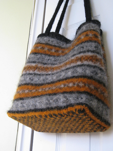 Felted tote with Fair Isle patterns photo 2