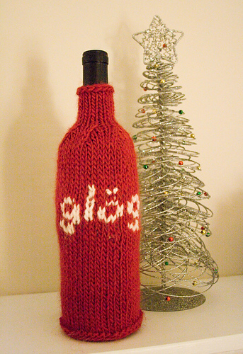 Knitted wine bottle cover with Glögg recipe