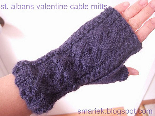 Saint Albans Valentine Cable Mitts photo 1