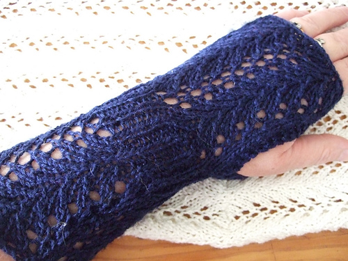 Travelling Vine Fingerless Mittens