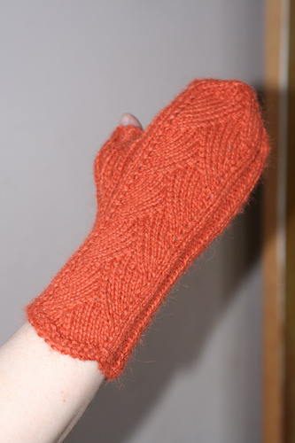 Plus 3 Dragon Skin Gauntlets of Warming