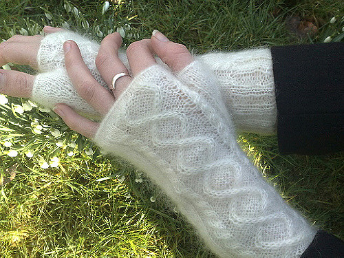 Snowdrop Fingerless Gloves photo 1