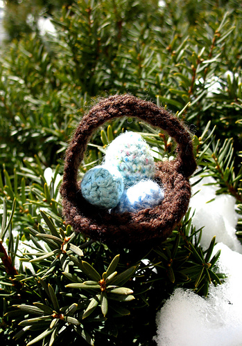 Wee Little Basket (Knitted)