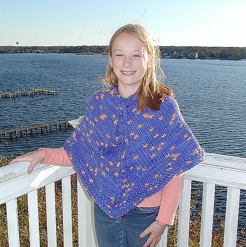 P579 Girl's Bulky Poncho