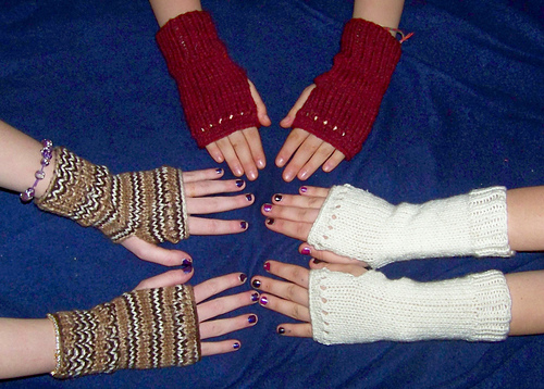 Simple Eyelet-edged Mitts