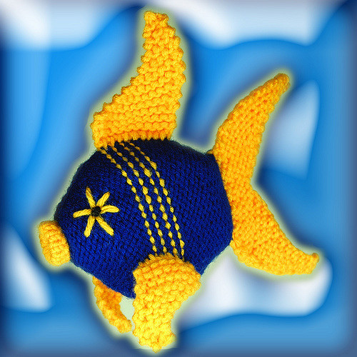 Ravelry Knit Fish pattern by cheezombie