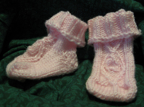 Cable Leaf Baby Booties