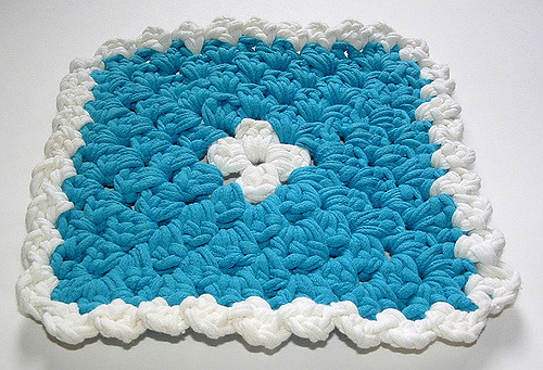 Motif T-Yarn Hotpad
