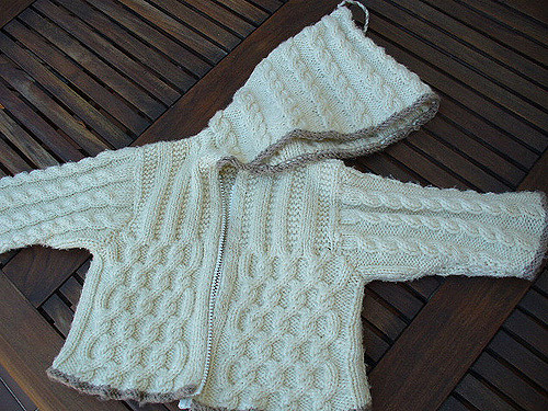 575 - Pull à capuche, pantalon et chaussons