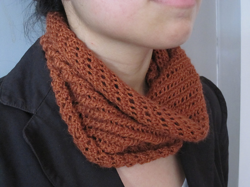 pillar lace neckwarmer
