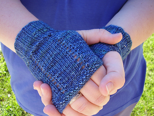 The Queen's Leisure Fingerless Gloves