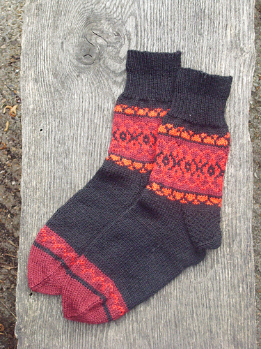Socken mit Rhombenbordüre