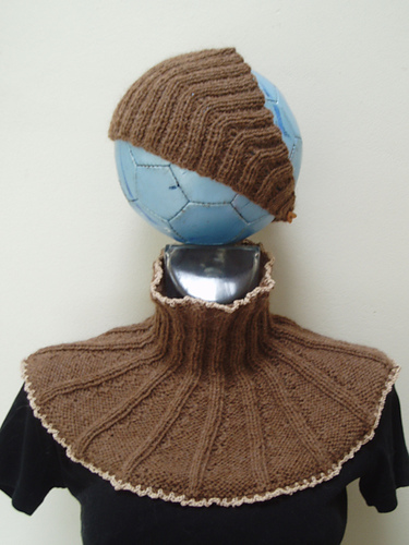 98-34 Neck warmer with border and flower photo 2