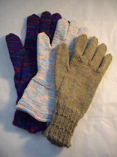 Ravelry: Basic 4-ply Gloves in 3 Sizes pattern by Lynette Meek