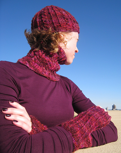 Winterberries Hat, Fitted Cowl, & Mitts Set