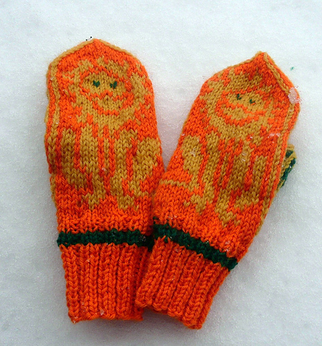 Lion mittens