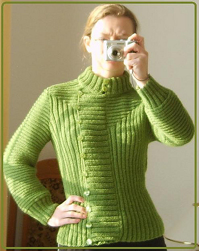 # 11 Rote Rippenjacke