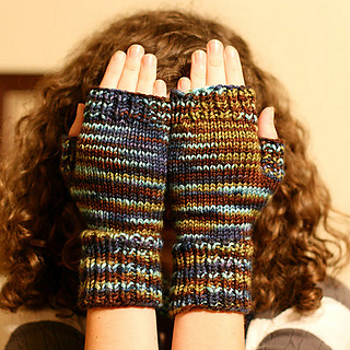 knitting fingerless mitts in the round