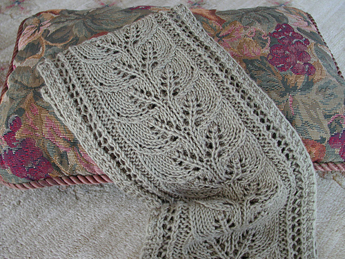 Column of Leaves Scarf photo 2