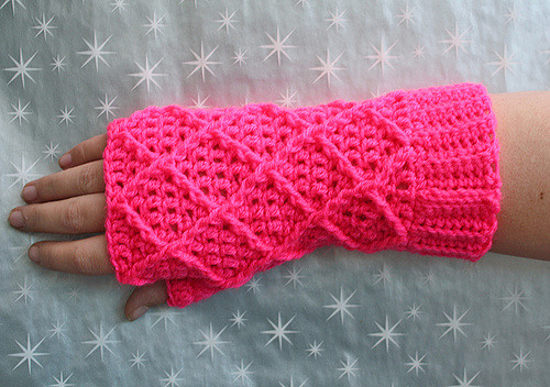 Diamond Ribs Fingerless Gloves