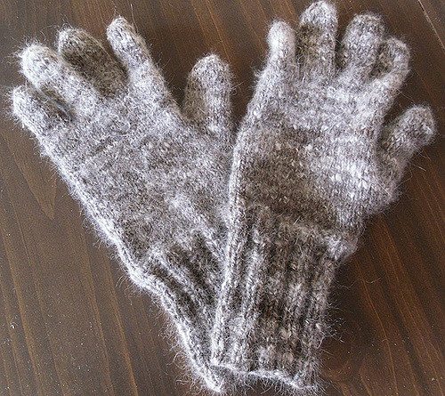 Ravelry: Angora Gloves pattern by Lorna Miser
