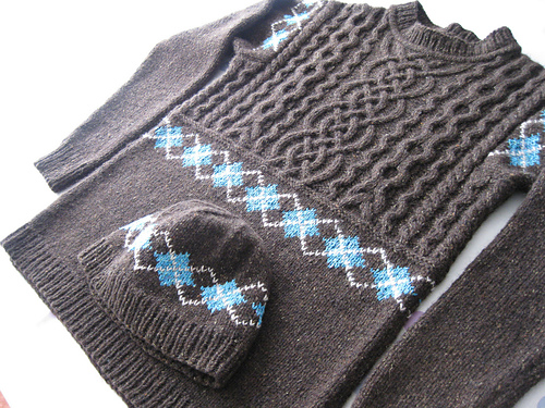 Modell 25 Pulli mit Aranpasse und Rautenmuster