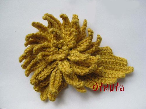 Chrysanthemum brooch