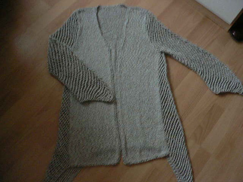 # 45 Graue Jacke mit Ajourzipfeln