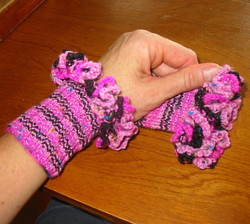 Vieux Rouets Ruffled Wrist Warmers photo 1