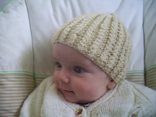 Oscar Knobbly cable hat and mitts