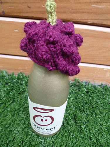 innocent Big Knit bunch of grapes