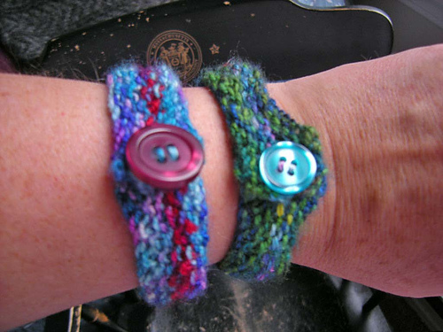 Seed-stitch bracelet