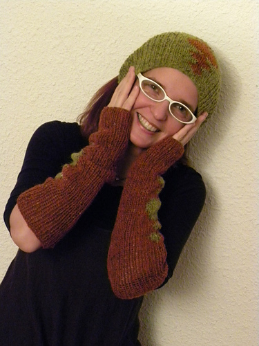 Greta sleeves and cowl photo 4