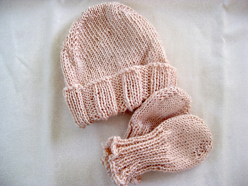 Newborn hat and mitts