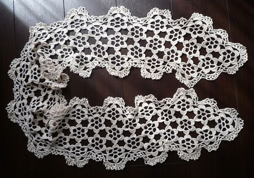 p.40/41 flower lace scarf