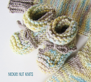 Ravelry: Rolled Cuff Baby Booties pattern by Nickie Alexander