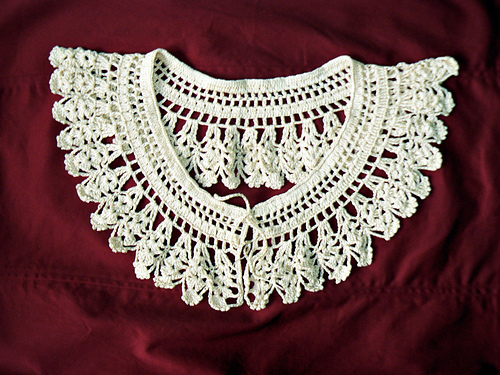 Lacy collar